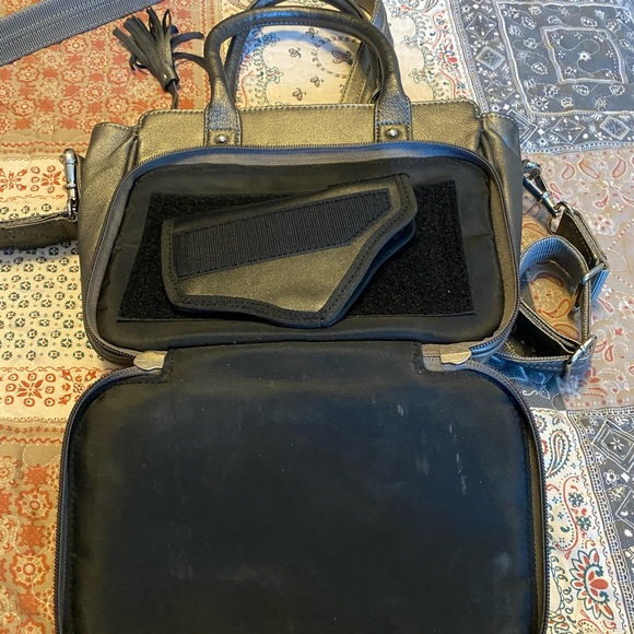 Gun Tote’n Mamas Park Avenue Tote Gun Metal - Picture 5 of 5